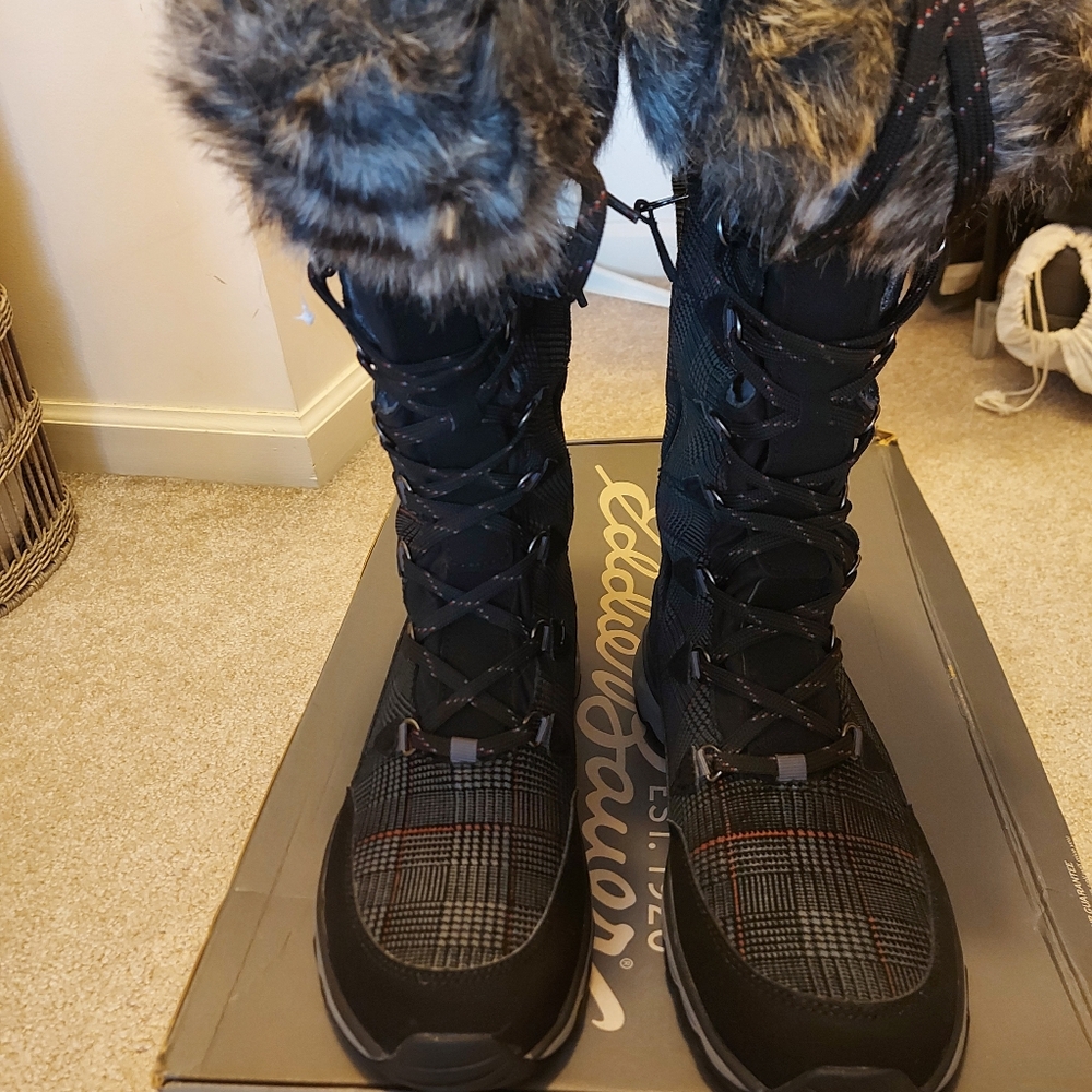 Eddie Bower Solstice II Boot.  Women's Raven. Size 8